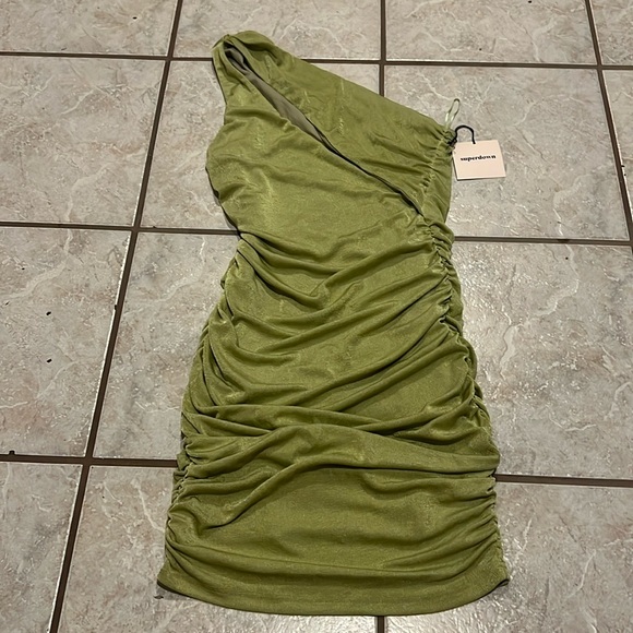 Revolve Superdown Darlene Green One Shoulder Cut Out Ruched Mini Dress NWT - Picture 5 of 11